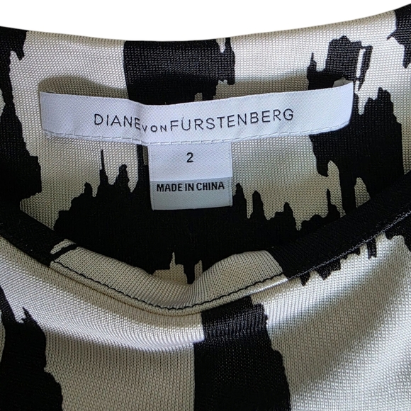 Diane Von Furstenberg Zoe Silk Dress, Size 2 - Picture 5 of 8